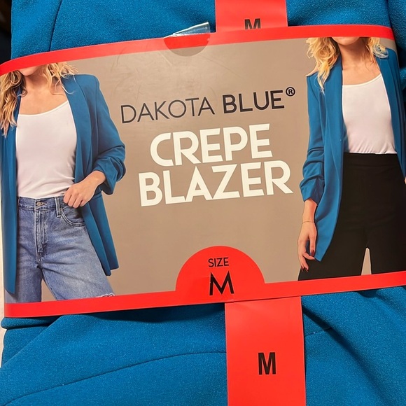 NWT Dakota Blue Ladies' Crepe Ruched Sleeves Blazer - Picture 4 of 4